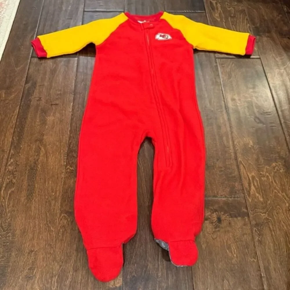 NFL Kansas City Chiefs Blanket Sleeper Onsie Footie size 6-9 Months Football